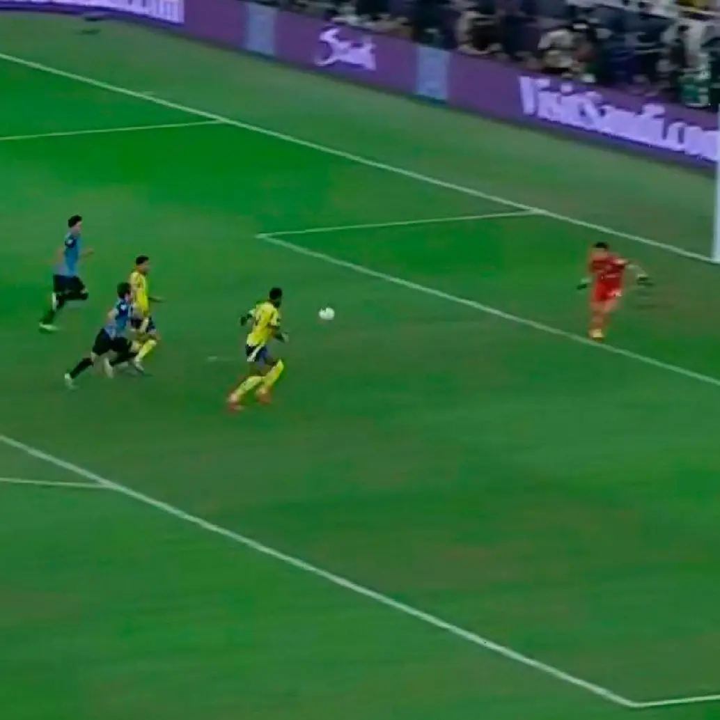 Durán, en el momento que pifia ante arco rival en el partido de Champions Asiática. FOTO: PANTALLAZO VIDEO