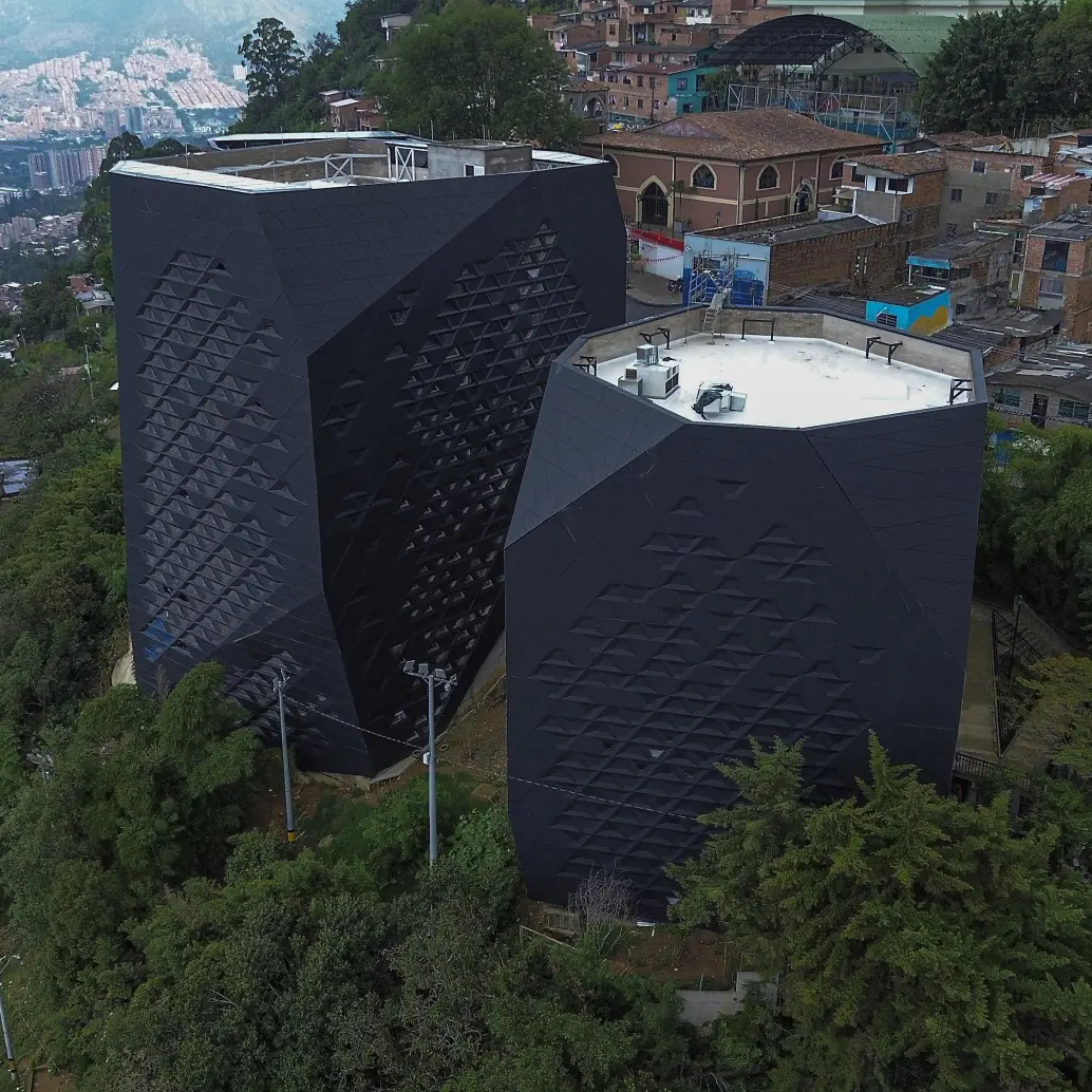 Las obras finales para la rehabilitación de la Biblioteca España se quedaron suspendidas cuando iban en un 98% de avance. FOTO: Manuel Saldarriaga Quintero.