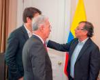 Imagen de referencia de uno de los encuentros del expresidente Álvaro Uribe y del presidente Gustavo Petro. FOTO: COLPRENSA