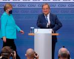 La alianza conservadora de la Unión Cristiano-Demócrata (CDU) de Angela Merkel y su aliado bávaro, la CSU, encabezada por Armin Laschet, obtendría entre el 24,2% y el 24,7% de los sufragios, según las estimaciones publicadas por las cadenas de televisión. Foto: EFE