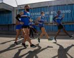El atletismo no ha parado pese las restricciones por la covid. Cerca de 30 fondistas se entrenan esperando la anhelada competencia. FOTO EDWIN BUSTAMANTRE