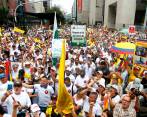 Las manifestaciones transcurrieron de forma pacífica a excepción de algunos desórdenes en Bogotá y Medellín. FOTO: EFE