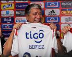 El técnico Hernán Darío Gómez durante su presentación como entrenador del Junior. FOTO @JuanSalvadorB