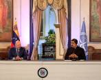 Nicolás Maduro y Karim Khan en el Palacio de Miraflores en Caracas, Venezuela. FOTO: EFE. 