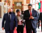 Además de su encuentro con el presidente Nicolás Maduro, el fiscal de la CPI se reunió en Caracas con la vicepresidenta, Delcy Rodríguez, el fiscal, Tarek William Saab. FOTO EFE