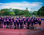 Más de 2.100 niñas y niños antioqueños participan en EsDeporte y lucen el mismo uniforme azul y rosa para fomentar la equidad en el deporte desde la infancia. Foto: Cortesía.