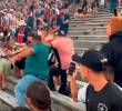Las bochornosas imágenes de las peleas en la tribuna. FOTO PANTALLAZO TOMADO DE LOS VIDEOS VIRALES