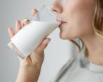 La leche descremada y luego la entera son bebidas que pueden usarse para una buena rehidratación. FOTO: GETTY
