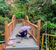 Los puentes se construyen en madera inmunizada para asegurar mayor durabilidad. FOTO: ALCALDÍA