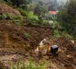 El alcalde Gutiérrez aseguró que si el clima lo permite podrían rehabilitar la vía este viernes 9 de mayo. FOTO: MANUEL SALDARRIAGA