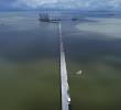 Tras la culminación del puente sobre el río León y el viaducto, el proyecto está volcado en concluir su muelle antes de noviembre de 2025. FOTO: Manuel Saldarriaga Quintero