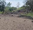 En este tramo de la vía Panamericana, en inmediaciones del municipio de Timbío (Cauca), fue detonada la bomba contra la Policía. FOTO: CORTESÍA.