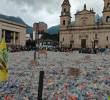 Como gesto de protesta, los recicladores esparcieron los residuos a lo largo de la Plaza. FOTO: TOMADA DE X @manolitosalazar
