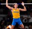 Armand Duplantis, de 25 años de edad, suma dos medallas de oro olímpicas y tres doradas mundiales en salto con pértiga. FOTO AFP