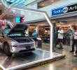 El automóvil seguirá contando con conectividad estándar sin costo durante el periodo establecido por Tesla, pero quienes quieran mantener servicios como tráfico en tiempo real, visualización remota de cámaras, streaming, navegación avanzada y otras funciones conectadas mediante red móvil tendrán que sumar $69.900 mensuales a los costos de propiedad. FOTO: El Colombiano.