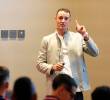 El árbitro antioqueño Wílmar Roldán realizó una capacitación y actualización a los jugadores y cuerpo técnico de Colombia sobre las nuevas reglas que se implementarán en el Mundial de Norteamérica 2026. FOTO FCF