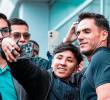 Lucas González con la hinchada de Nacional en Bogotá. FOTO: <b>X Nacionaloficial</b>