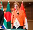 Gustavo Petro y la presidenta del Banco de Desarrollo de los Brics, Dilma Rousseff. FOTO: Presidencia