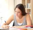 Gracias al patrocinio empresarial, cientos de jóvenes acceden a educación técnica gratuita y práctica laboral en empresas reconocidas. FOTO: SHUTTERSTOCK