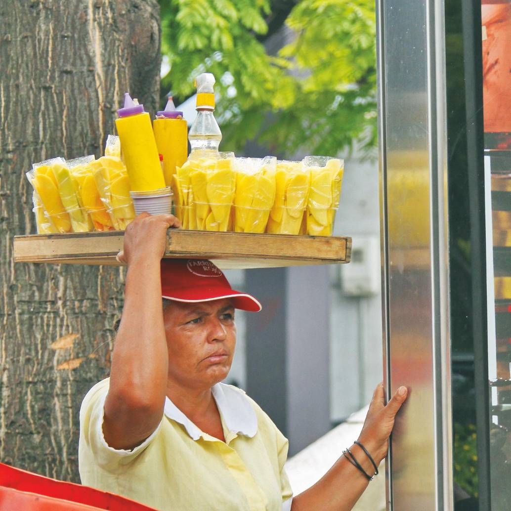 La informalidad laboral en Colombia sigue por encima del 54%, pese a las medidas para reducir los costos de contratación y promover el empleo formal.<b><span class="mln_uppercase_mln"> </span></b>FOTO<b><span class="mln_uppercase_mln"> EL COLOMBIANO</span></b>