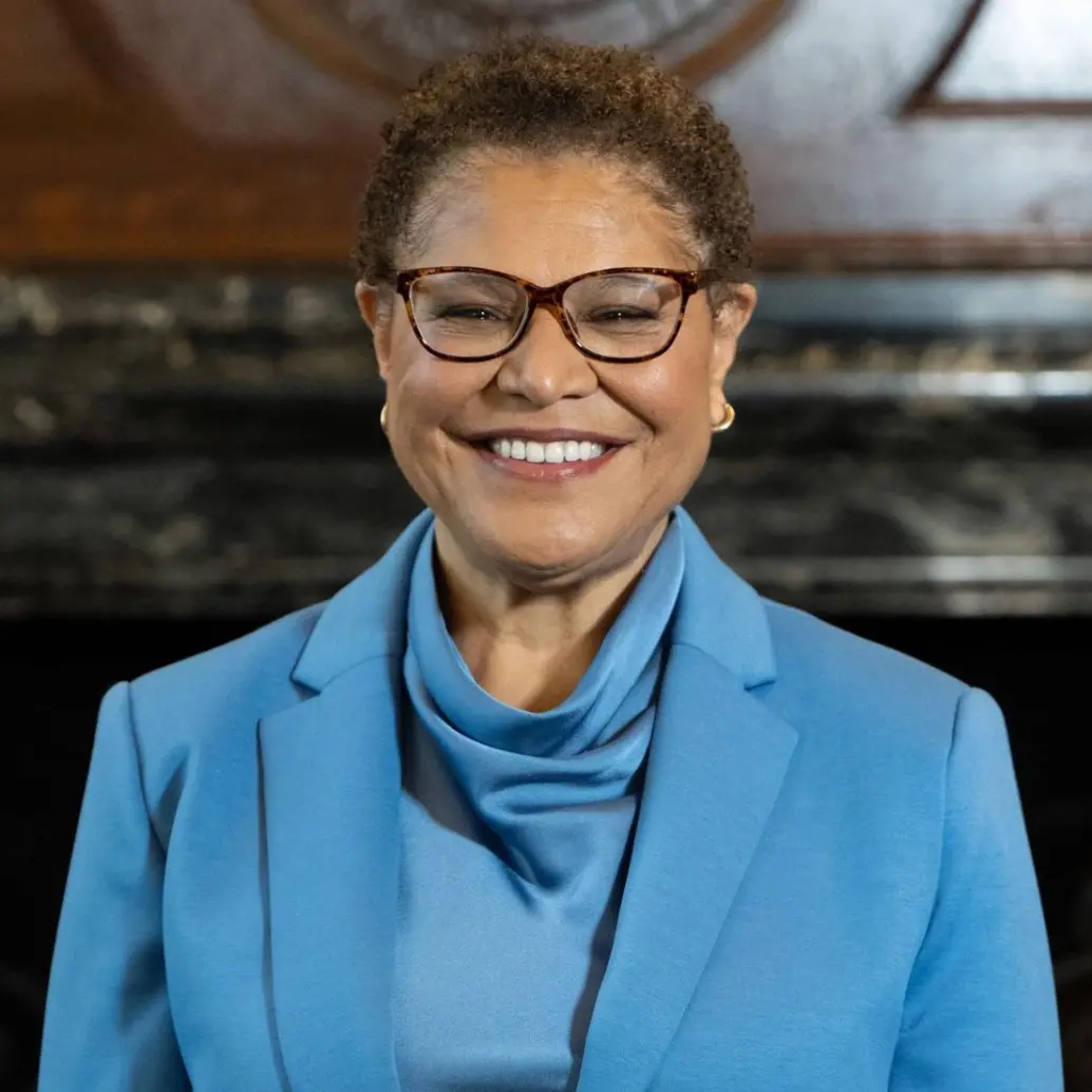 Karen Bass, alcaldesa de Los Ángeles.