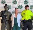 Ingrid Paola Ávila Hernández, alias La Patrona, fue capturada cuando se movilizaba por el aeropuerto José María Córdova, de Rionegro, Antioquia. FOTO: CORTESÍA MINISTERIO DE DEFENSA