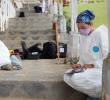 El trabajo no solo comprende la labor forense de campo sino la atención a las familias y la toma de muestras de ADN. FOTO: UBPD