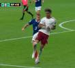El futbolista francés Lucas Dignie le dio una pequeña “patada” al español Lamine Yamal en una de las priumeras jugadas del encuentro. Foto: Captura de pantalla