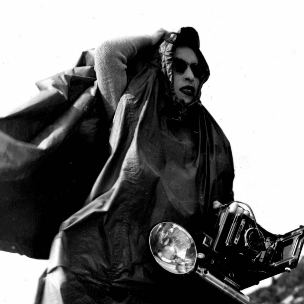 Esta fotografía fue tomada cuando Alicia subió el Galeras para cubrir el accidente del vuelo de Lansa. FOTO Fondo Alicia Chamorro Biblioteca Nacional de Colombia