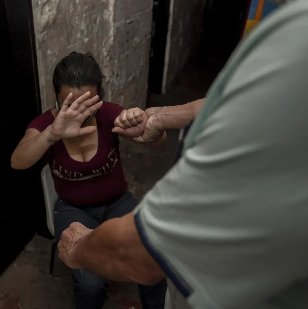 Imagen de una dramatización de un caso de violencia intrafamiliar. Foto: Andrés Camilo Suárez