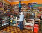 Voceros de tiendas independientes aseguran que hay diferenciales en precios de hasta 40% frente a marcas tradicionales. FOTO: MANUEL SALDARRIAGA