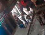 Uno de los asaltantes falleció en el lugar de los hechos, el otro en el centro asistencial local. FOTO: Cortesía Denuncias Antioquia.