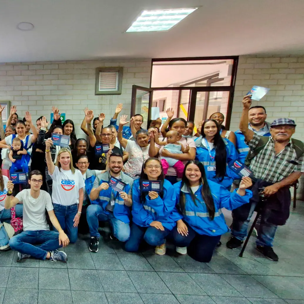 La alianza Medellín Cero Hambre ha entregado más de 2.749 vales alimentarios para que las familias puedan redimirlos en las tiendas de barrio. Foto: Cortesía