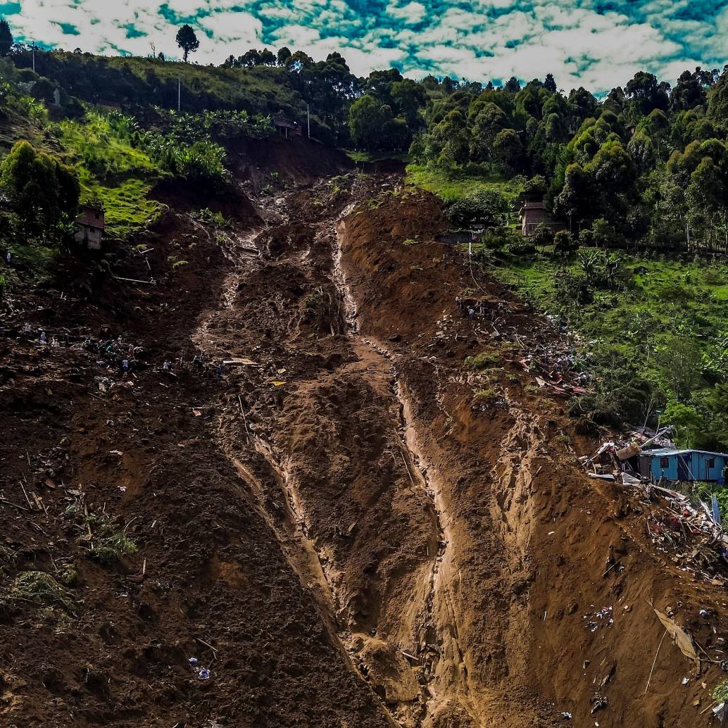 Más de 30 casas fueron arrasadas en Granizal, todavía hay ocho personas bajo tierra. FOTO: CAMILO SUÁREZ