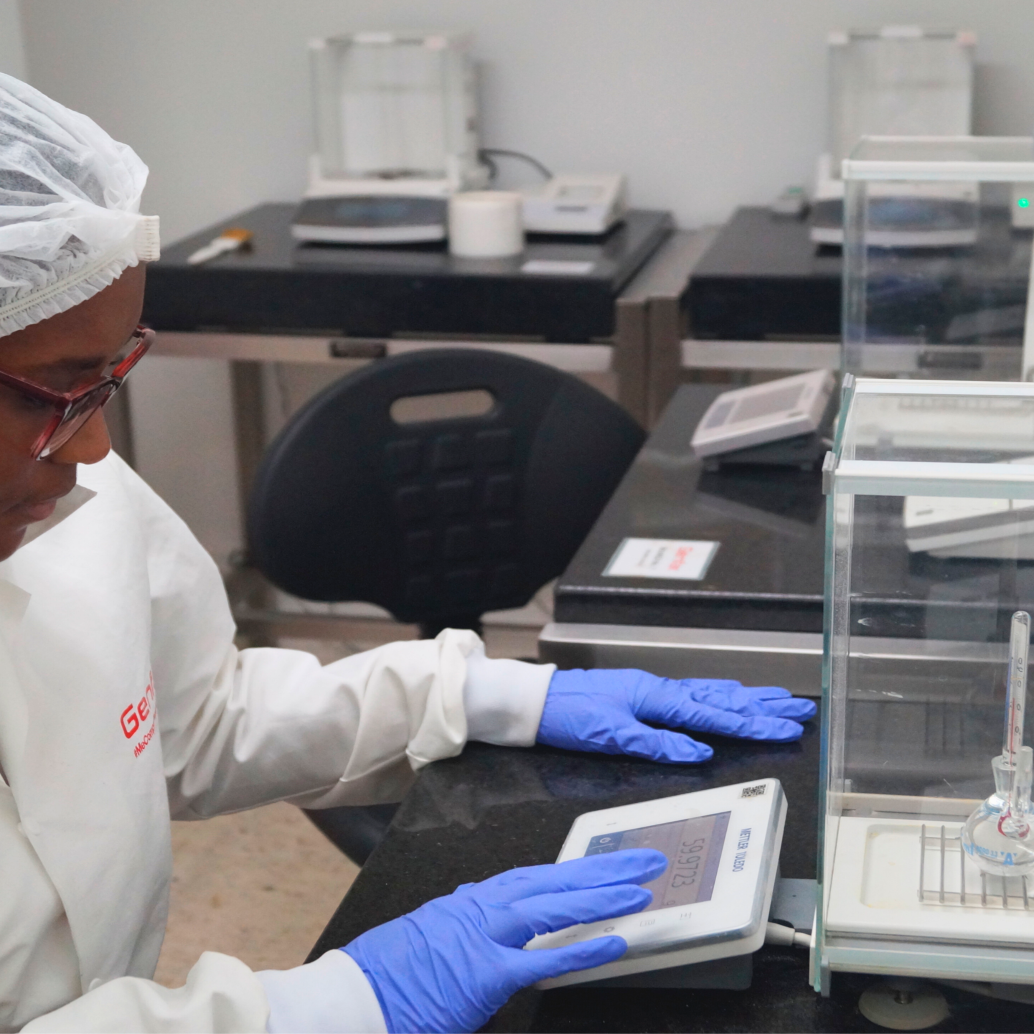 Un equipo multidisciplinario de 25 personas trabaja en el Centro de Desarrollo e Innovación, Genfar Lab. FOTO: Cortesía Genfar