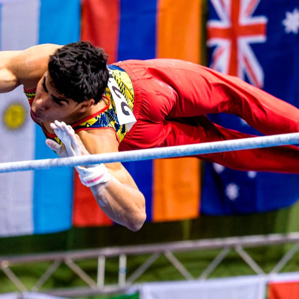 Ángel Barajas, de 19 años, sigue sorprendiendo en la gimnasia internacional con sus resultados. FOTO COC