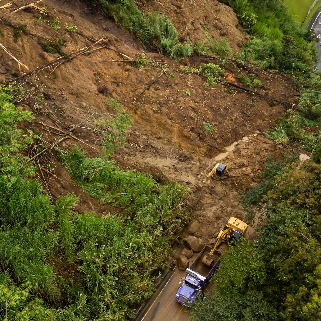 La reapertura de la vía se ha demorado por desprendimientos de roca e infiltraciones de agua en el terreno. <b><span class="mln_uppercase_mln"> </span></b>FOTO<b><span class="mln_uppercase_mln"> manuel saldarriaga</span></b>