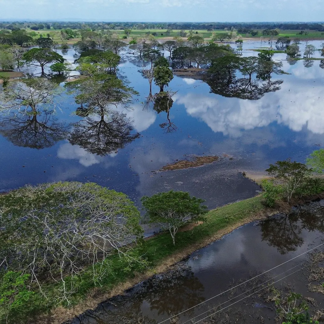 Las fuertes lluvias y el aumento en los niveles de las fuentes hídricas mantienen en emergencia al departamento de Córdoba. FOTO Manuel Saldarriaga