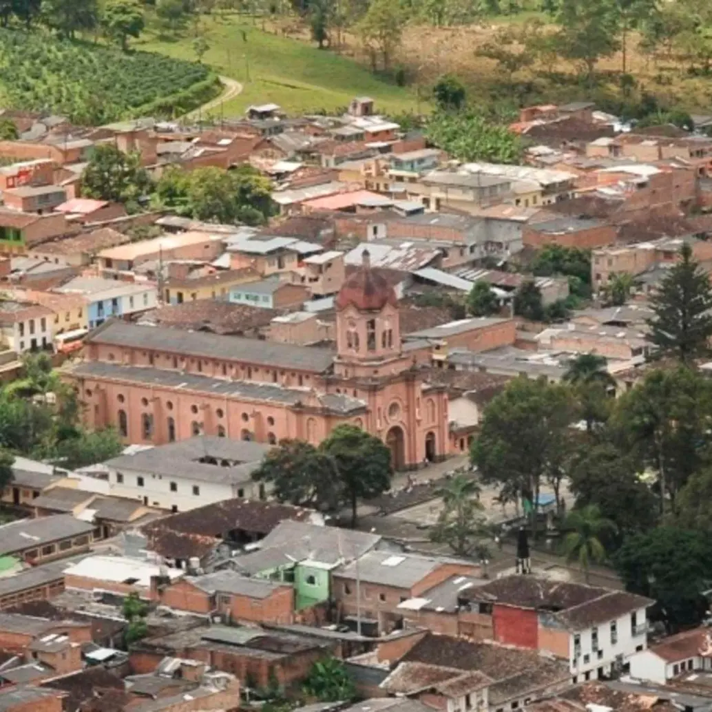 La policía señaló que aumentó la seguridad en el municipio para garantizar el bienestar de su alcalde y su secretario de gobierno. FOTO: CORTESÍA GOBERNACIÓN DE ANTIOQUIA