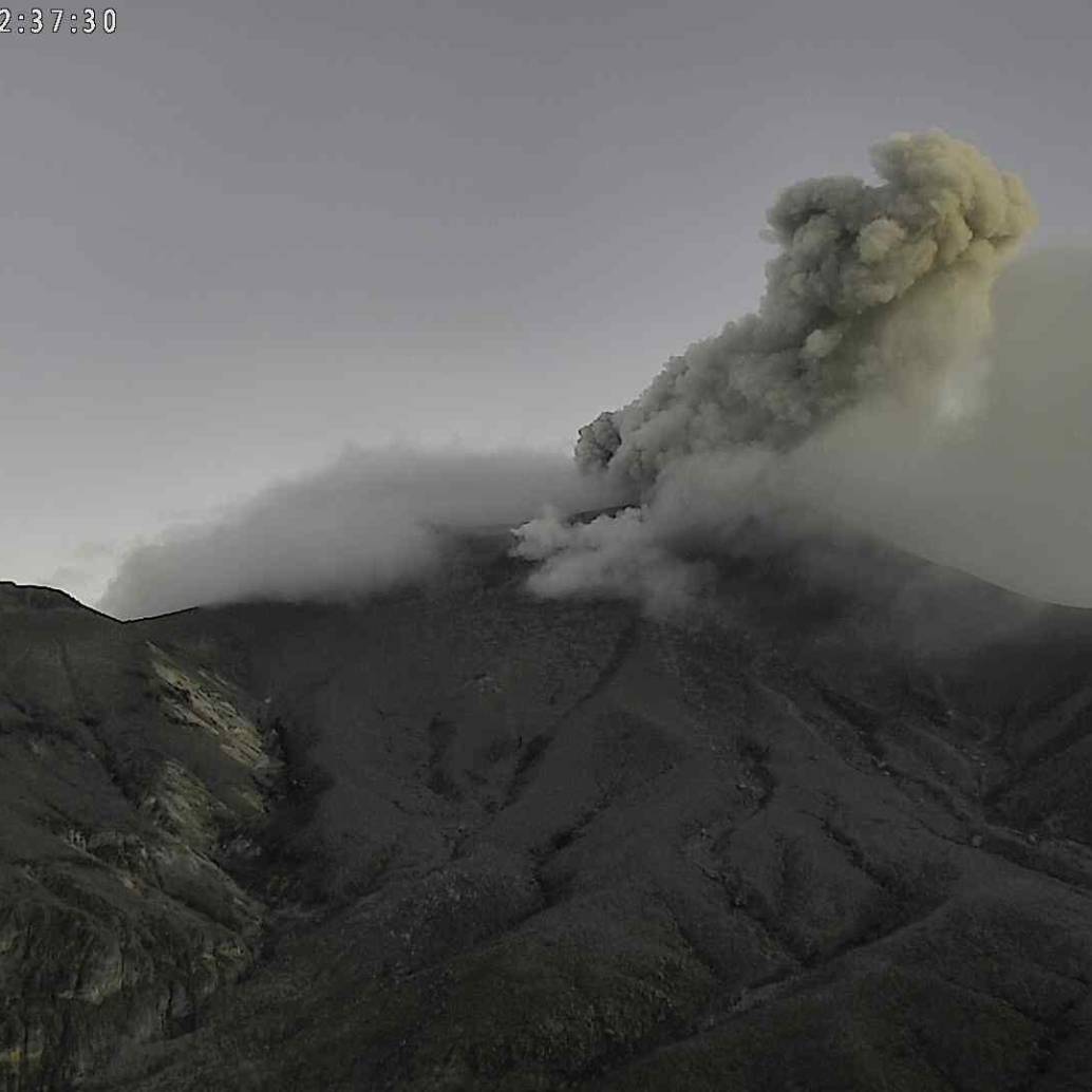 <span class="mln_uppercase_mln">La</span><b><span class="mln_uppercase_mln"> emisión de ceniza del volcán Puracé-cadena volcánica Los Coconucos (Cauca) fue vista por los habitantes de la vereda Cristales (Puracé), ubicada al costado del volcán este 25 de noviembre de 2025. FOTO: Servicio Geológico Colombiano</span></b>