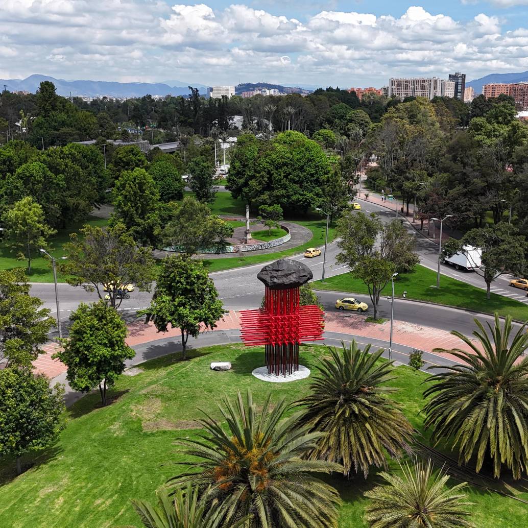 El autor describe la obra como “una frontera simbólica entre el recuerdo y el presente, entre la vida y la muerte, entre lo individual y lo colectivo”. FOTO cortesía SCRD Bogotá