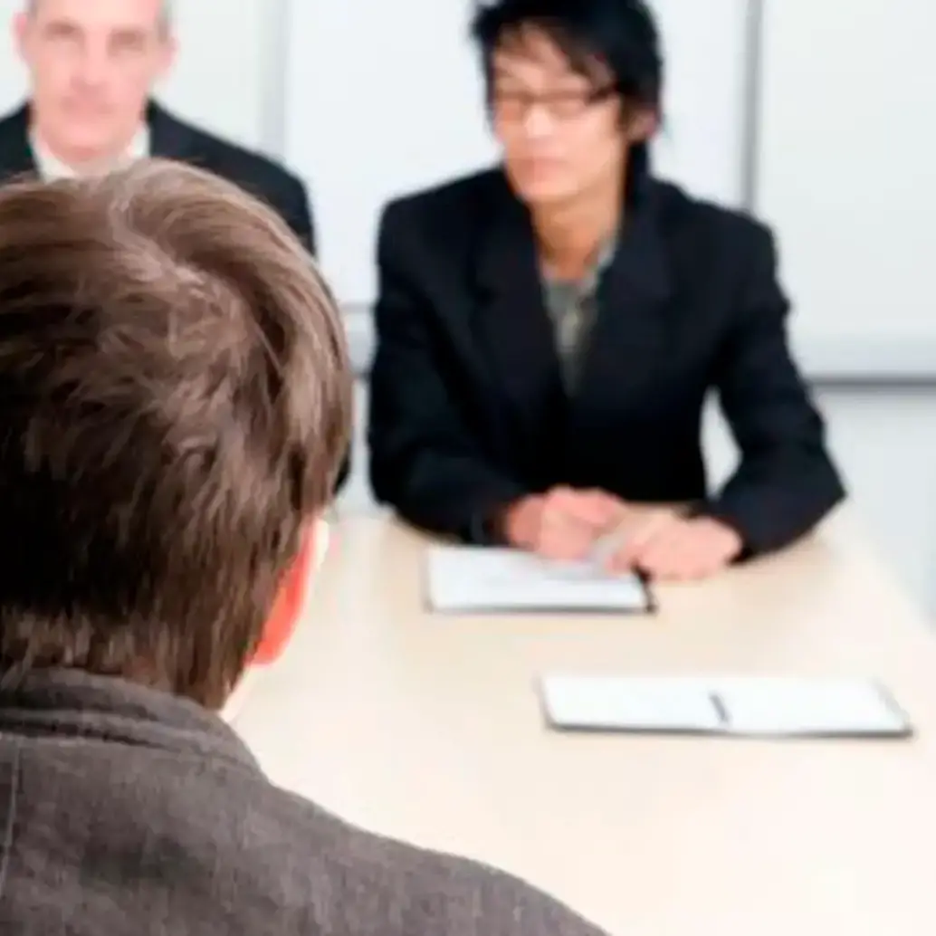 Harvard recomienda proyectar ambición y conocer bien la empresa para tener éxito en la entrevista. FOTO: GETTY