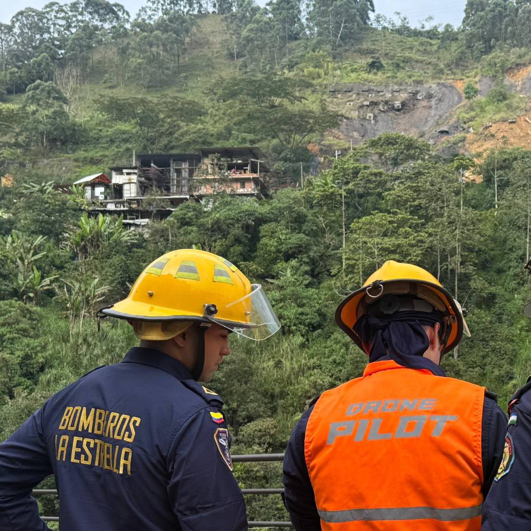 Los deslizamientos podrían afectar varias viviendas, dañar la infraestructura vial y el sistema interconectado eléctrico, además de alterar la movilidad en varios municipios del sur del Valle de Aburrá. Foto: Cortesía
