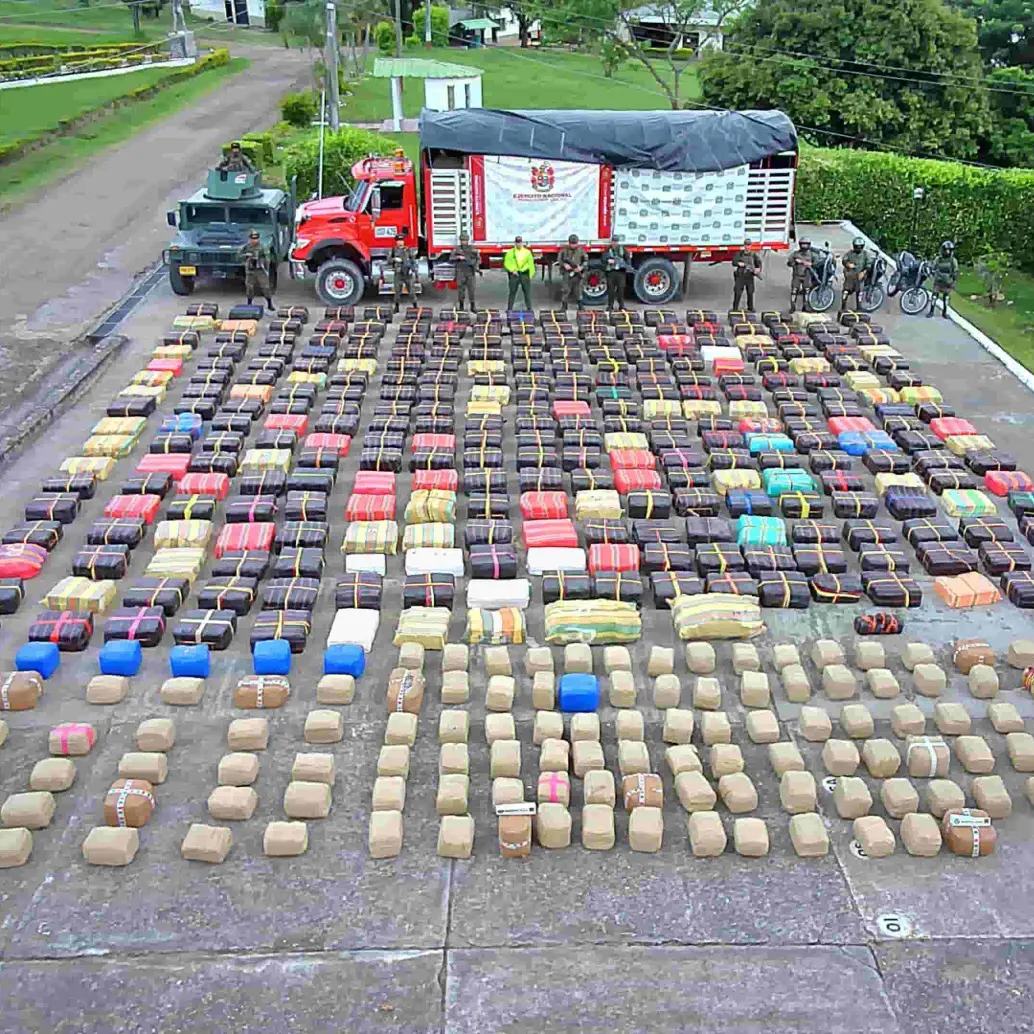 Los paquetes incautados por las autoridades. FOTO: CORTESÍA