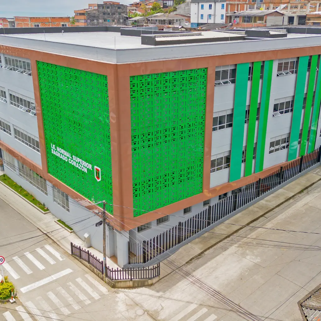 Ipropanel utiliza cerca de 120 toneladas de materia prima reciclaje para la producción de los 20 000 m² de paneles mensuales. FOTO: Cortesía.