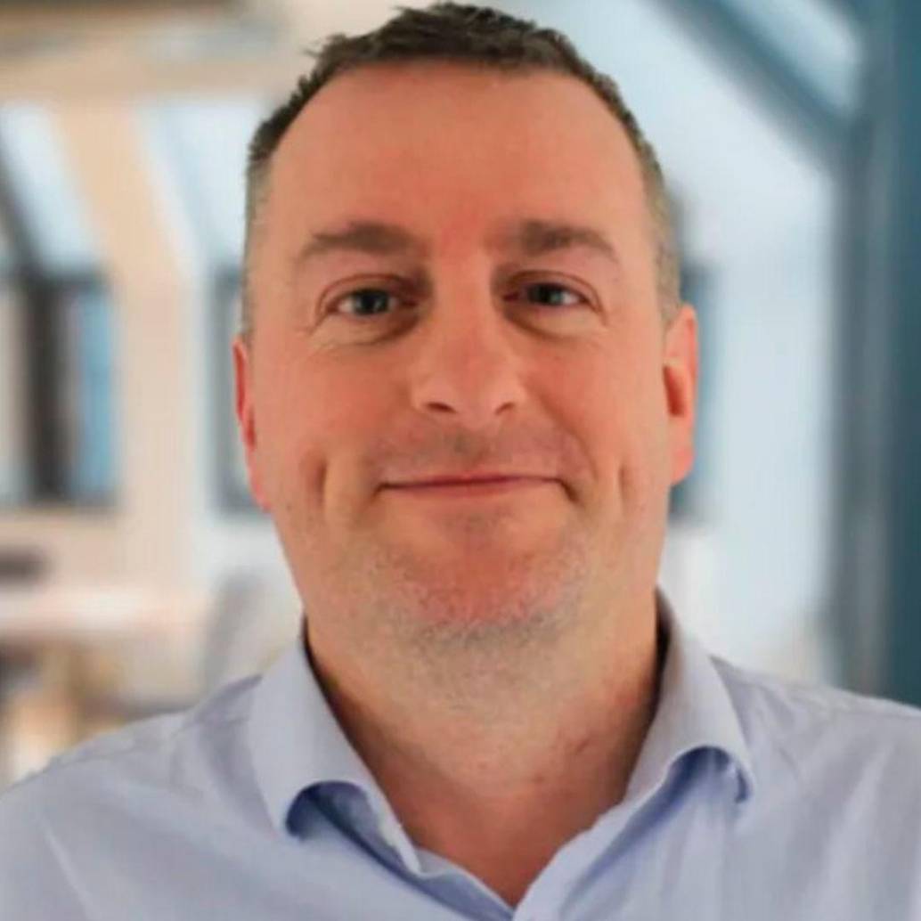 Este es Philip Young, el hombre de 49 años acusado de violar y drogar a su esposa durante 13 años. FOTO: Tomada de @cuatro en X