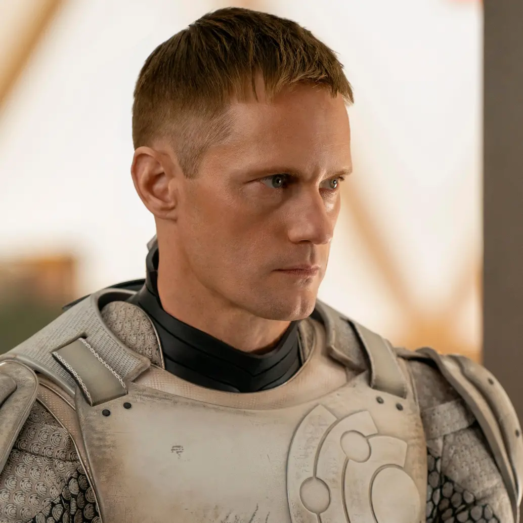 Alexander Skarsgård es el protagonista de Murderbot. FOTO: Cortesía Apple TV+