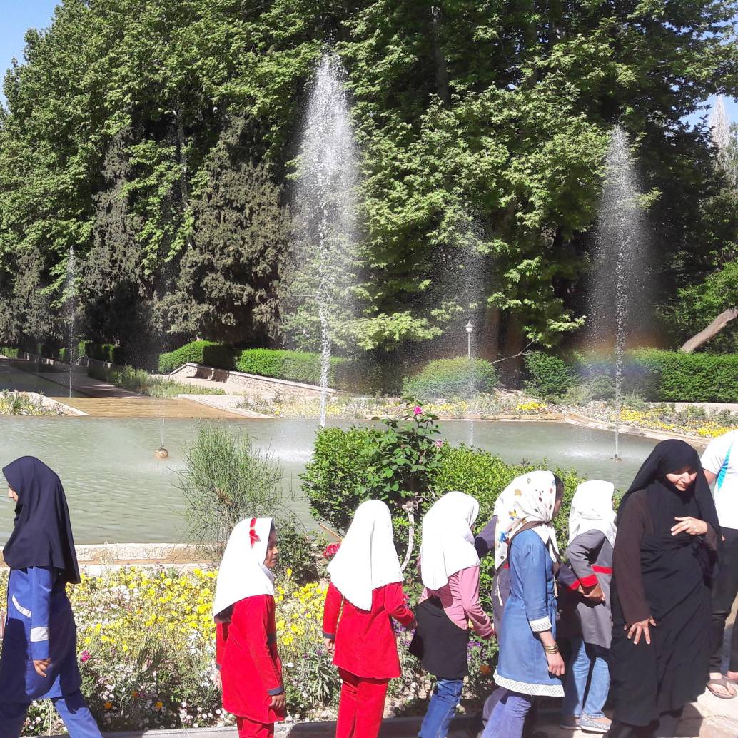 En el país de los míticos Jardínes de Babilonia, Irán, ahora bombardeado por Estados Unidos e Israel, el espacio pública es una joya inadvertida. Fotos: Manuela Botero