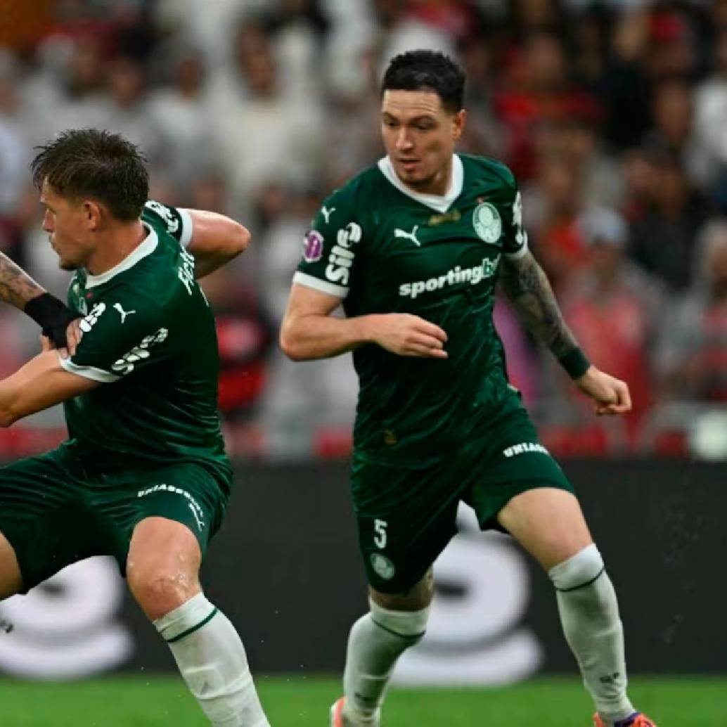 Jorge Carrascal (izquierda), el único jugador colombiano que estará presente en la final de la Copa Libertadores-2025. FOTO: AFP