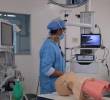 Videolaringoscopio con cuerpo central anatómico y valva angulada para alineación variada traqueal, desarrollado por las universidades EAFIT, CES y el Hospital Pablo Tobón Uribe. FOTO: CORTESÍA